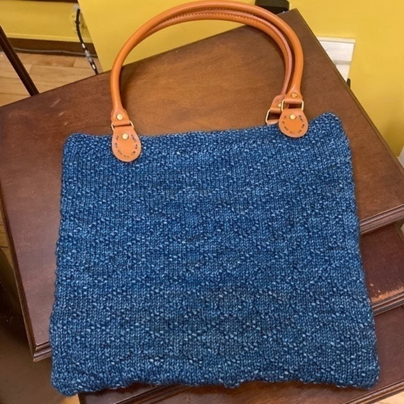 Hand knit blue woven maxi handbag lined w blue turtle lining & leather handles